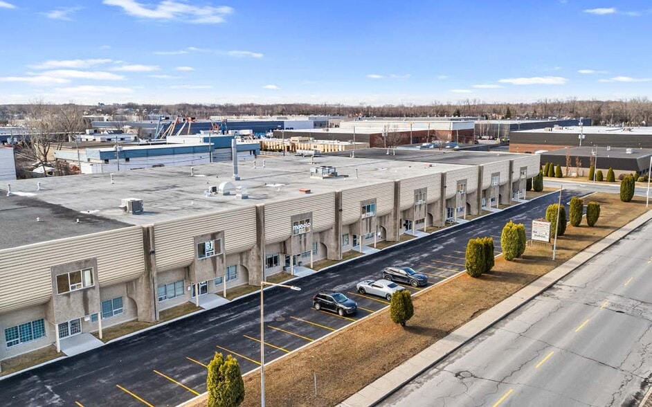 Primary Photo Of 2140-2150 Rue De La Province, Longueuil Manufacturing For Sale