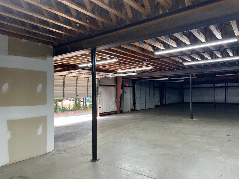 More Photos Of 4388 Sudderth Rd, Buford Warehouse For Sale