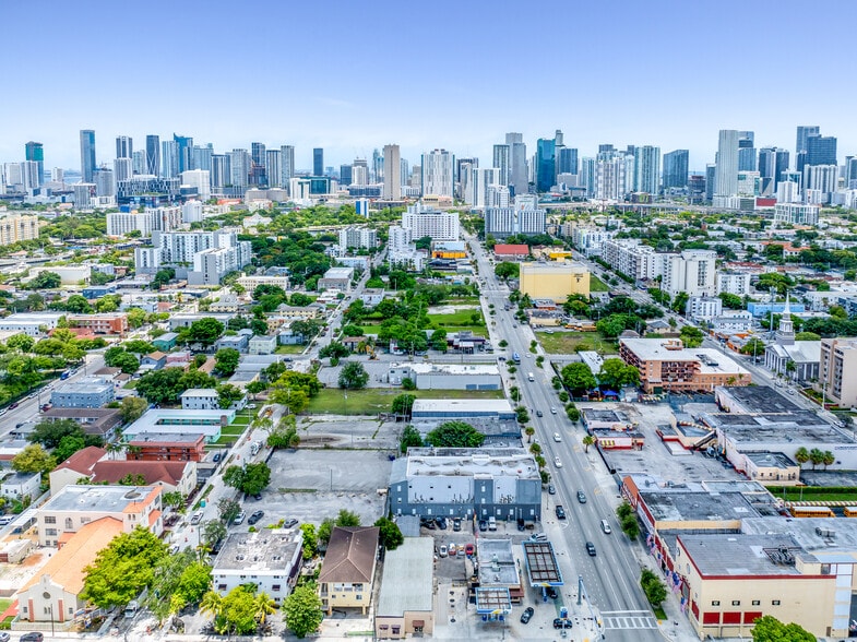 More Photos Of 999 W Flagler St, Miami Service Station For Lease