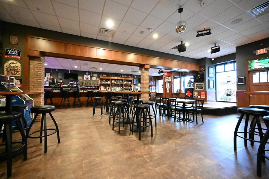 More Photos Of 124 Holmes St S, Shakopee Bar For Sale