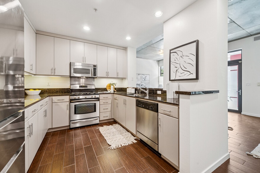 More Photos Of 288 3rd St, Oakland Apartments For Sale