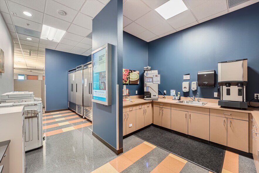 More Photos Of 7390 S Iola St, Englewood Office For Sale