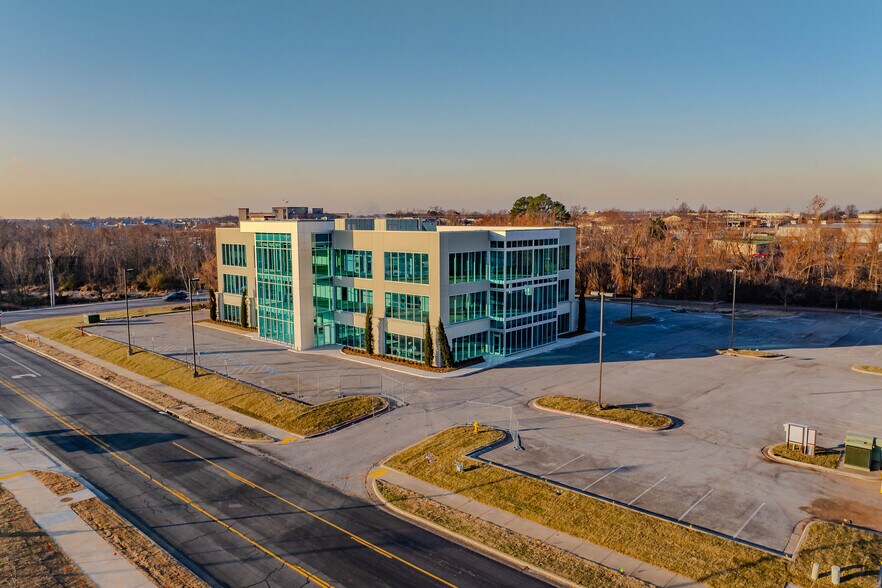 More Photos Of 2700 SE S St, Bentonville Office For Lease
