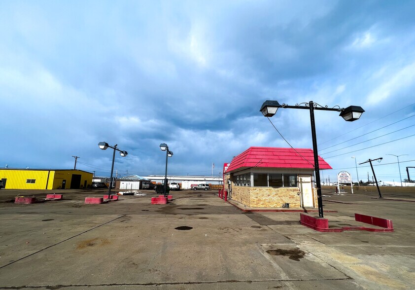 More Photos Of 4435 S Santa Fe Dr, Englewood Auto Dealership For Lease