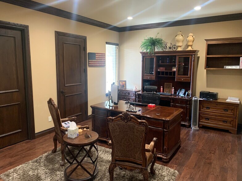 More Photos Of 4602 Park Springs, Arlington Loft Creative Space For Lease