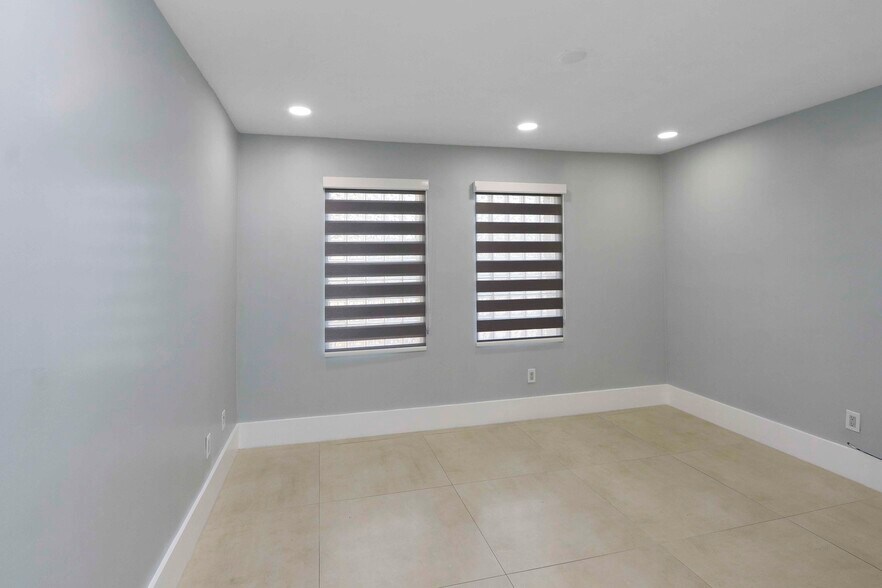 More Photos Of 70 NW 8th St, Homestead Medical For Lease