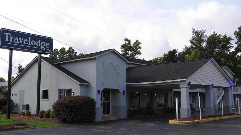 Primary Photo Of 1577 Bells Hwy, Walterboro Hotel For Sale