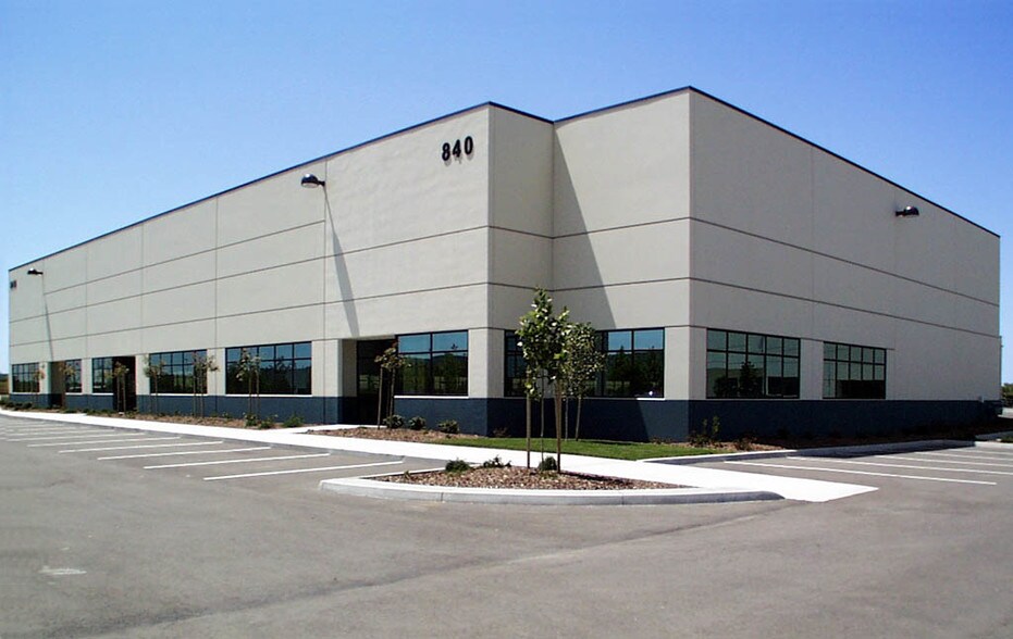 More Photos Of 840 Riverside Pky, West Sacramento Flex For Lease