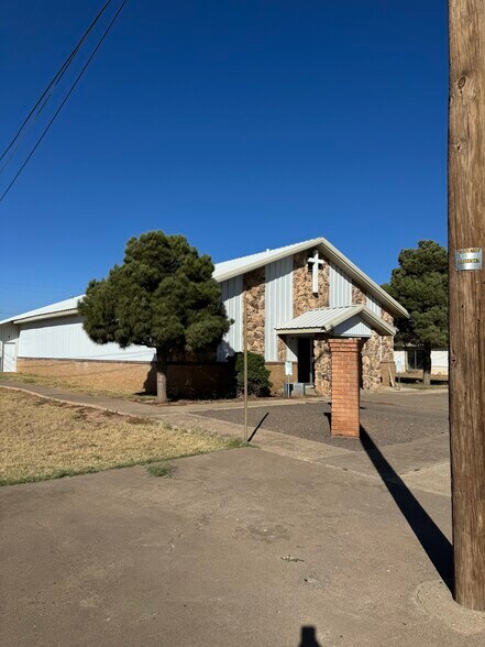 More Photos Of 710 S Baird St, Midland Religious Facility For Sale