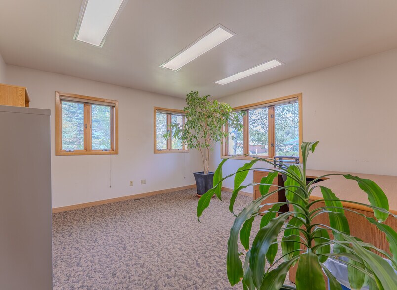 More Photos Of 890 N 2nd St, Lander Office For Sale