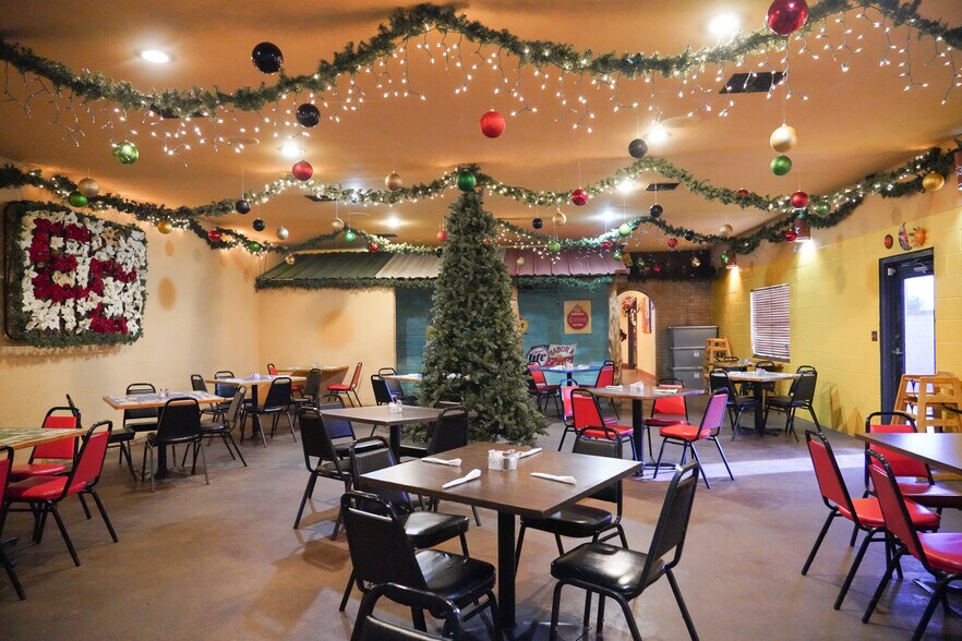 More Photos Of 1006 West Loop, El Campo Restaurant For Sale