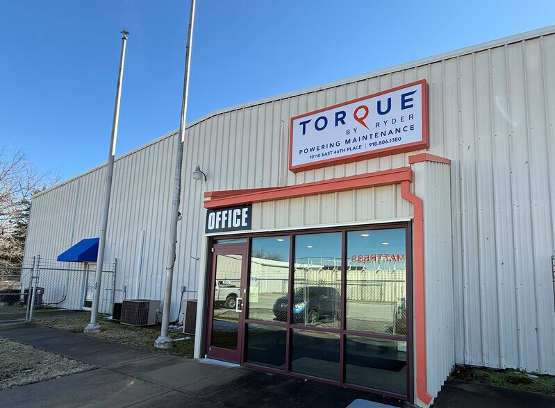 More Photos Of 10110 E 46th Pl, Tulsa Service For Lease