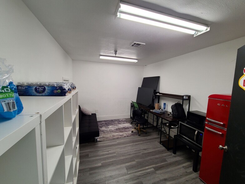 More Photos Of 3065 Sheridan St, Las Vegas Manufacturing For Lease