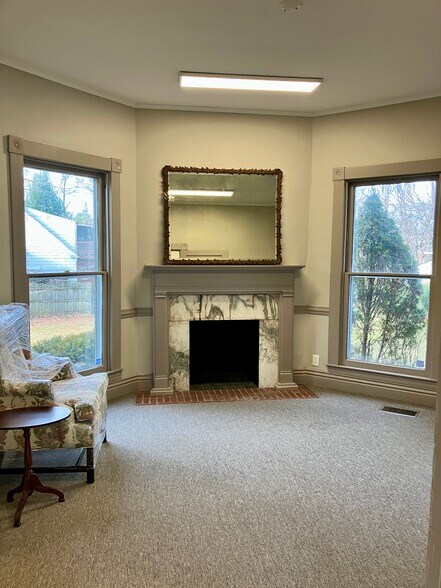 More Photos Of 12211 Old Shelbyville Rd, Louisville Loft Creative Space For Lease