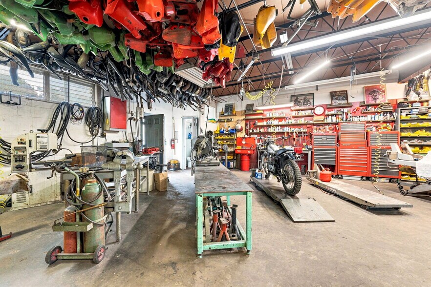 More Photos Of 4643 73rd Ave, Pinellas Park Manufacturing For Sale