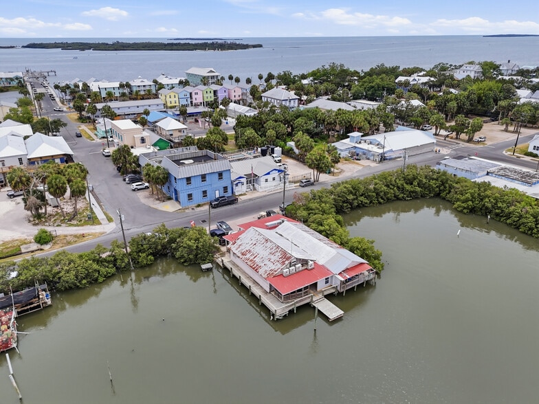 More Photos Of 505 3rd St, Cedar Key Restaurant For Sale