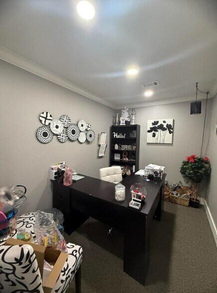 More Photos Of 1260 N Main St, Vidor Office For Sale