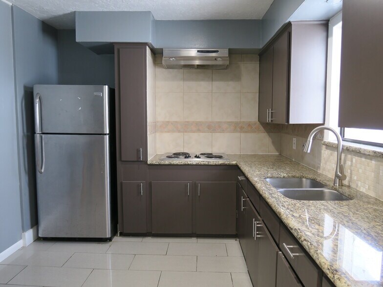 More Photos Of 5638 Star Ln, Houston Auto Dealership For Lease