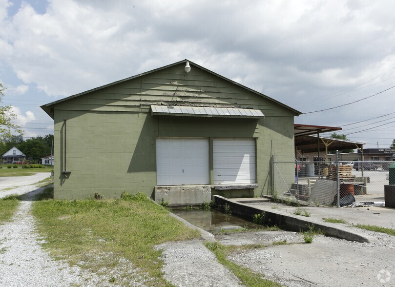 More Photos Of 2121 Meridian Ave, Huntsville Flex For Lease