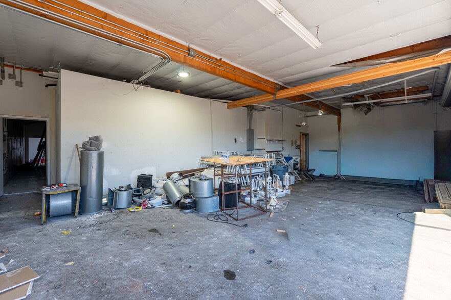 More Photos Of 5261-5265 E Washington Blvd, Commerce Warehouse For Sale