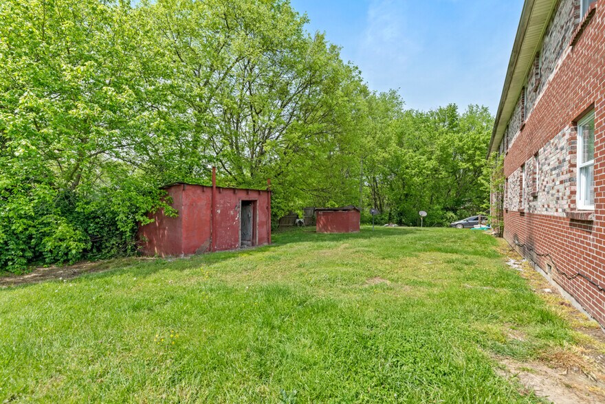 More Photos Of 305 Boone St, Strawberry Plains Apartments For Sale