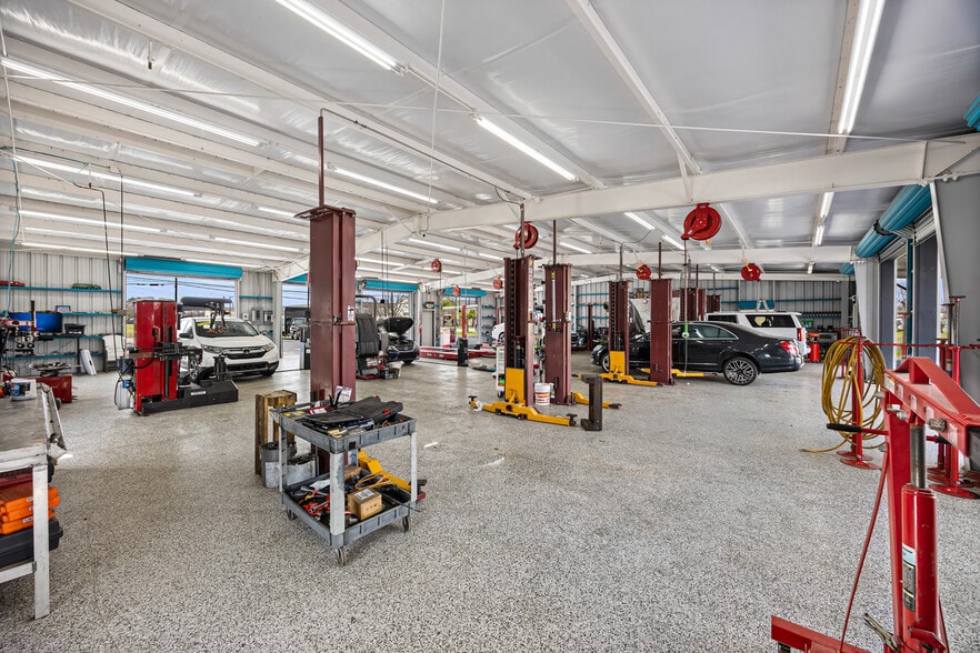 More Photos Of 2801 Shaver St, Pasadena Auto Repair For Sale