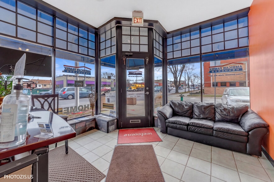 More Photos Of 6533 W North Ave, Oak Park Storefront Retail Office For Sale