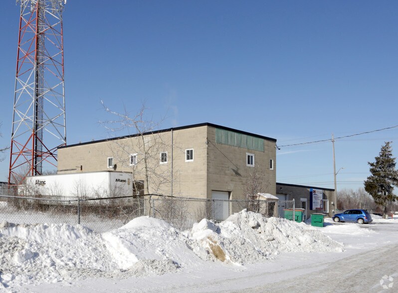 More Photos Of 978 Bishop St N, Cambridge Warehouse For Lease
