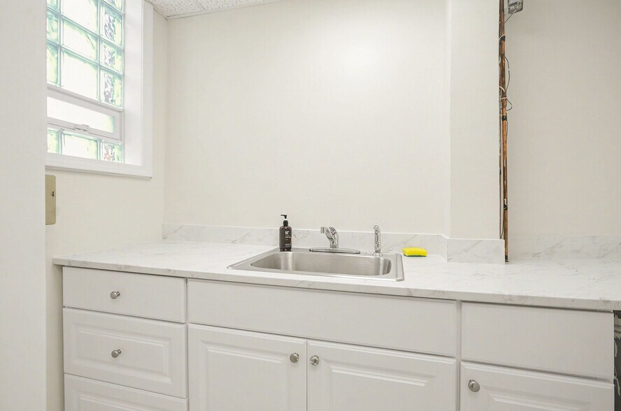 More Photos Of 28410 Harper Ave, Saint Clair Shores General Retail For Sale