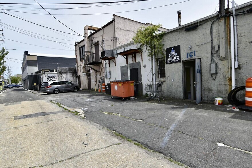 More Photos Of 151-161 E Park Ave, Long Beach Storefront For Lease