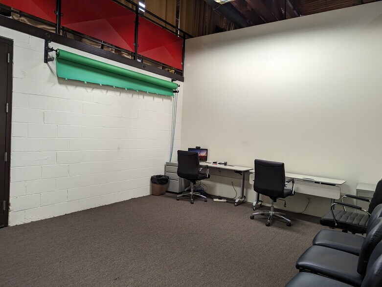 More Photos Of 1731-1749 N Elston Ave, Chicago General Retail For Lease