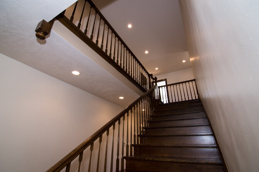 More Photos Of 109 N Main St, Springville Office For Lease