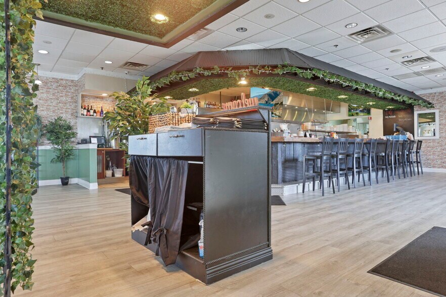 More Photos Of 1122 Hebron Rd, Heath Restaurant For Sale