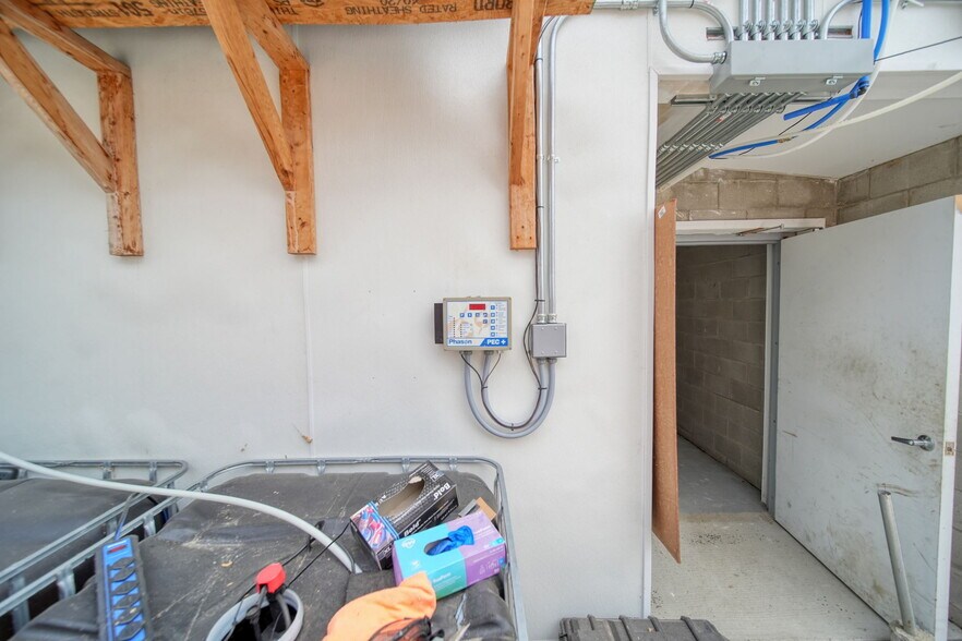 More Photos Of 15379 Howard Rd, Hanover Flex For Sale