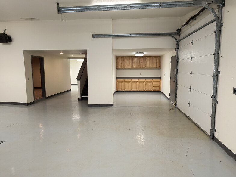 More Photos Of 521 S Fir Ave, Deer Park Auto Repair For Sale