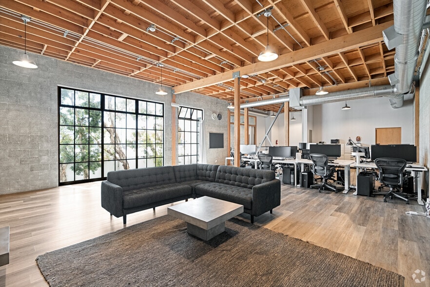 More Photos Of 2011 Pontius Ave, Los Angeles Loft Creative Space For Lease