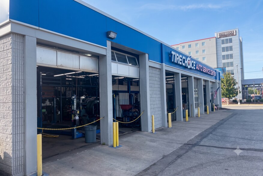 More Photos Of 3085 Olentangy River Rd, Columbus Auto Repair For Sale