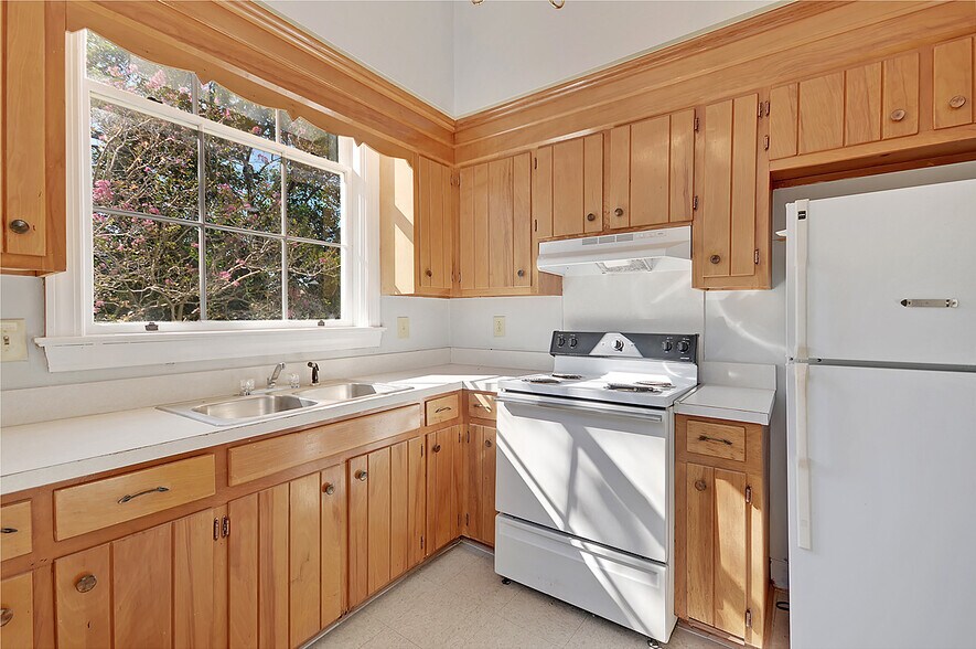 More Photos Of 635 E Bay St, Charleston Office Residential For Lease