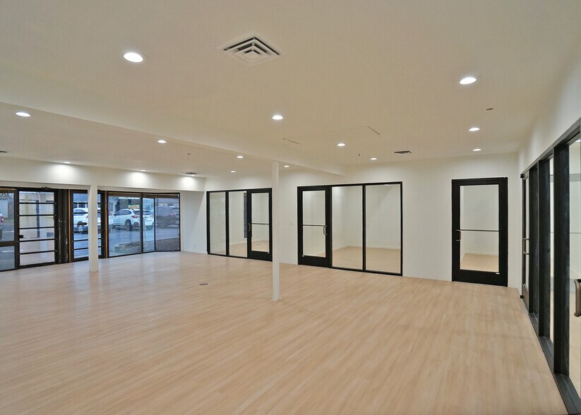 More Photos Of 1201 W Lincoln Ave, Yakima Movie Radio TVStudio For Sale