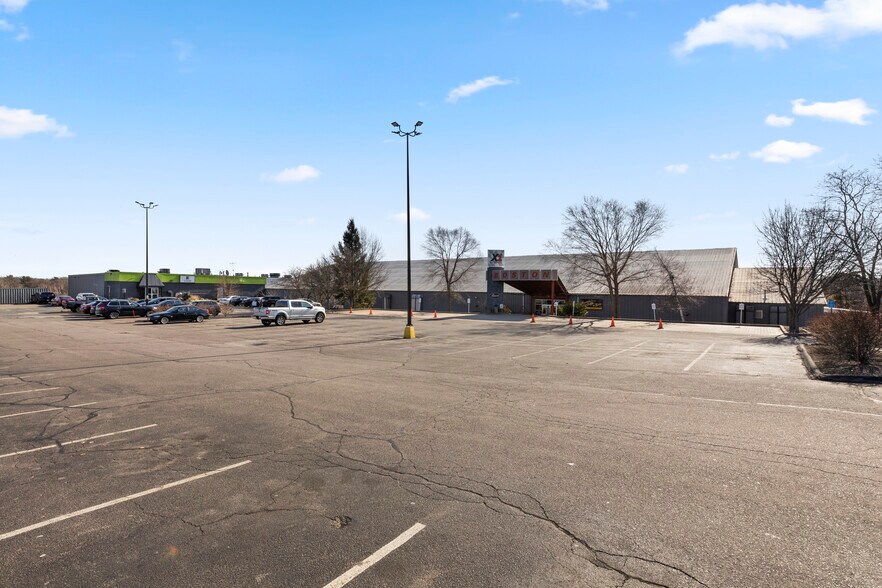 More Photos Of 290 Wood Rd, Braintree Racetrack For Sale