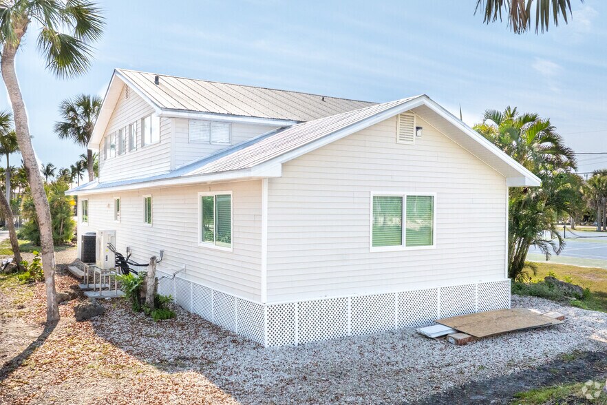 More Photos Of 610 Donax St, Sanibel Apartments For Sale