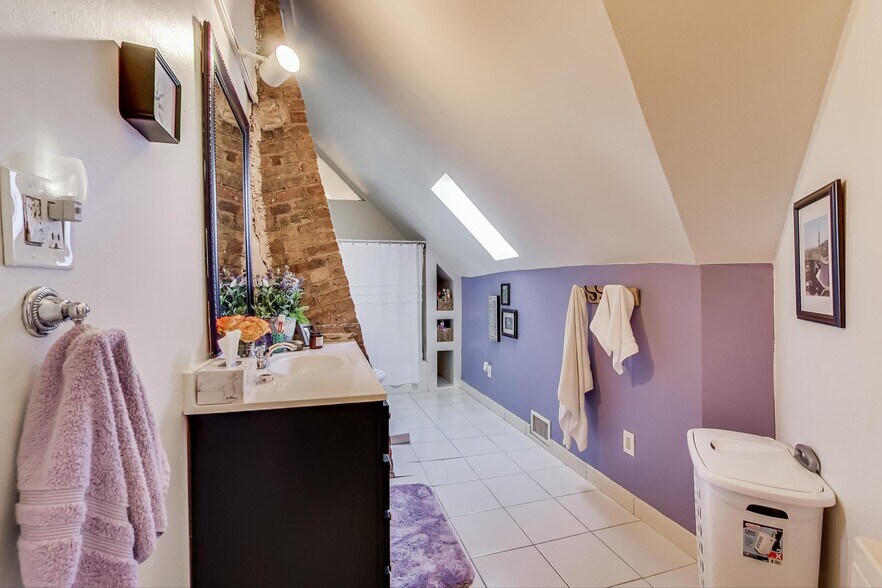 More Photos Of 2965 N Lincoln Ave, Chicago Storefront Retail Residential For Sale