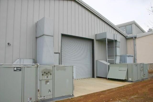 More Photos Of 3595 Iron Ct, Shasta Lake Warehouse For Lease