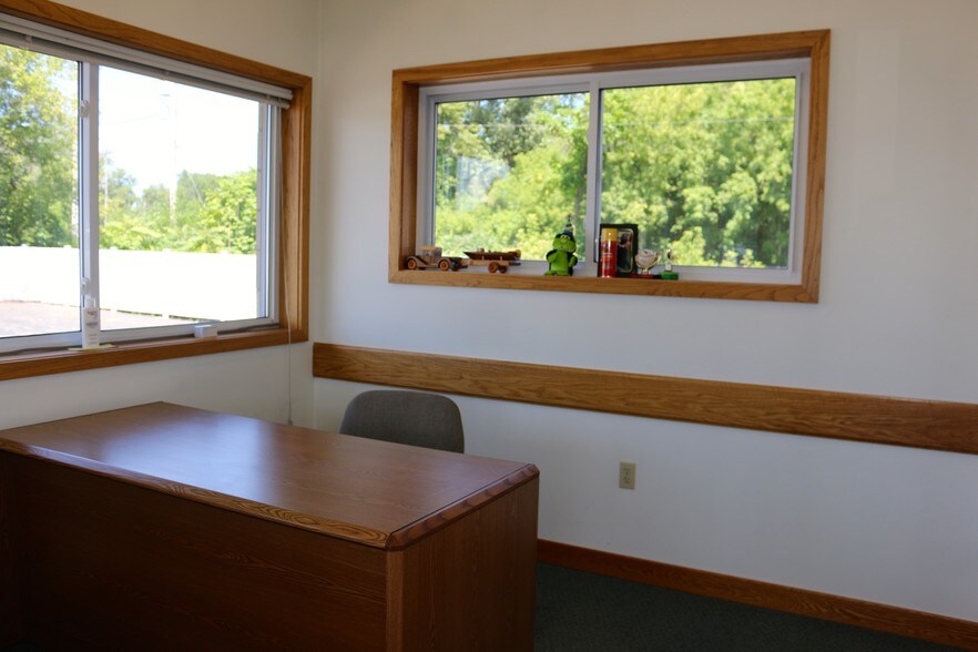 More Photos Of 3897 Wilder Rd, Bay City General Retail For Lease