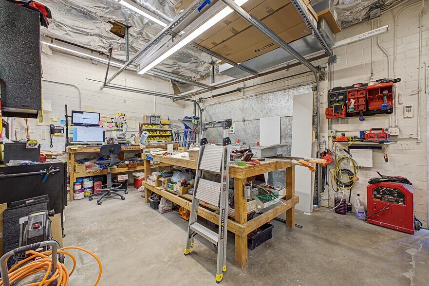 More Photos Of 2201 E 21st St, Tucson Warehouse For Lease