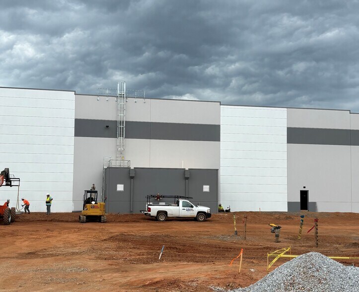 More Photos Of 1120 Woods Chapel Rd, Duncan Warehouse For Lease