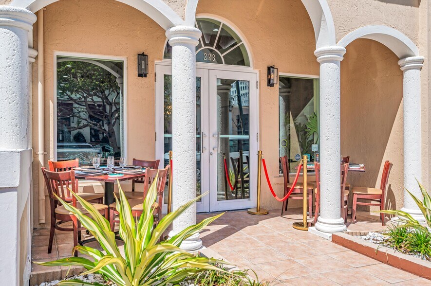 More Photos Of 223 Valencia Ave, Coral Gables Restaurant For Lease
