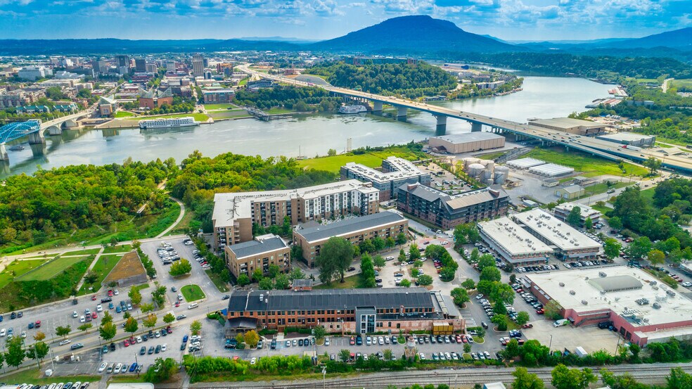 More Photos Of 205 Manufacturers Rd, Chattanooga General Retail For Lease