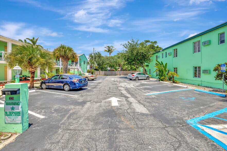 More Photos Of 320 N Federal Hwy, Lake Worth Hotel For Sale