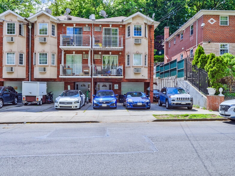 Primary Photo Of 8666 Midland Pky, Jamaica Multifamily For Sale